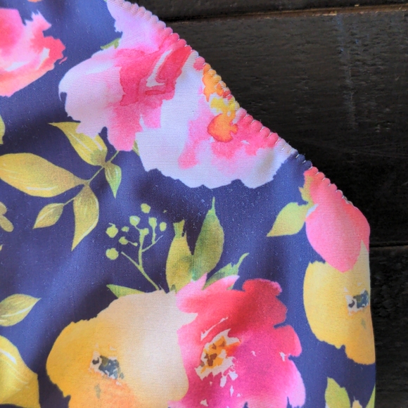 2 piece floral swimsuit - Picture 6 of 7